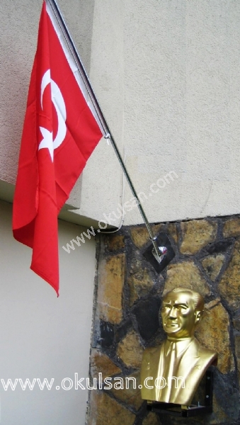 Bayrak direği ve Atatürk büstü satın al
