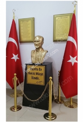 Atatürk köşeleri ahşap kaideli iç mekan fiyatları bayrak direkli bariyerli model